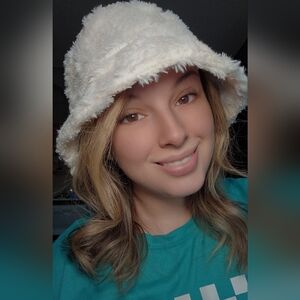 The Snug Aura Bucket Hat - Marshmallow Frost